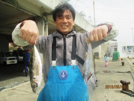 大アジ　黒ムツ　赤イサギ クーラー満タン(^_-)