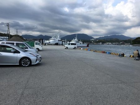 アジ良型24匹、セイゴ1匹