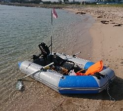 初のゴムボート