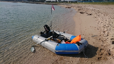 初のゴムボート