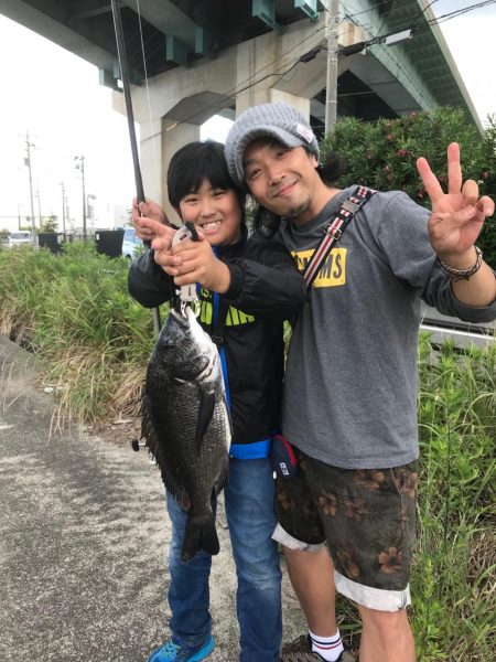 50チヌ4匹、釣れすぎ！腕いたい(笑)