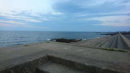 「照りゴチ」シーズン到来！夜半の夕涼みショアジギングでマゴチゲーム