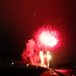 梅雨前線停滞あいにくの雨、花火も上がり夏来る