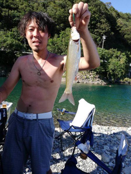 初渓流でウグイ