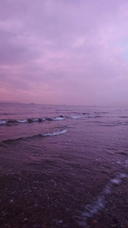 波打ち際の攻防戦。〜いい引きしましたぁ〜！