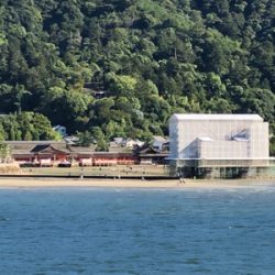 神聖なところで釣り遊び