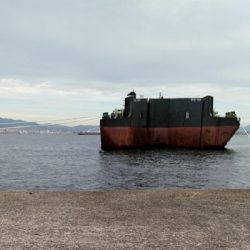 雨の中の一文字