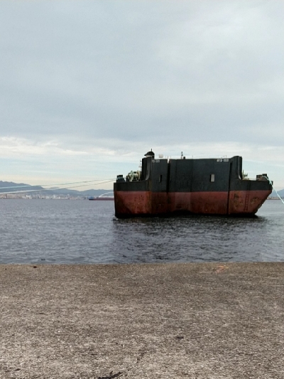 雨の中の一文字