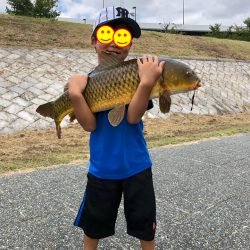 小学1年生８０ｃｍオーバーの真鯉をゲット