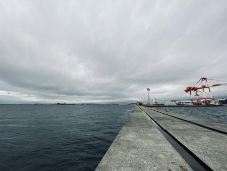 雨降らずガラガラ