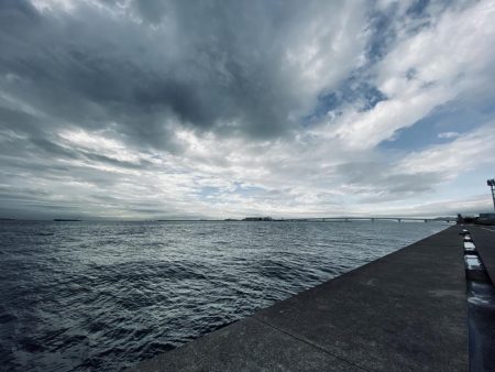 雨降らずガラガラ