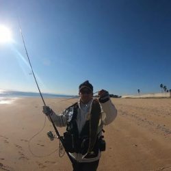 津サーフフィッシング 寒い中マゴチ釣れました