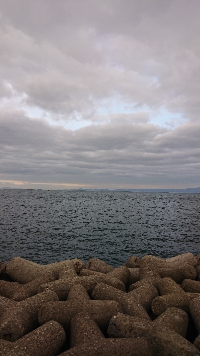 強風で寒かった…