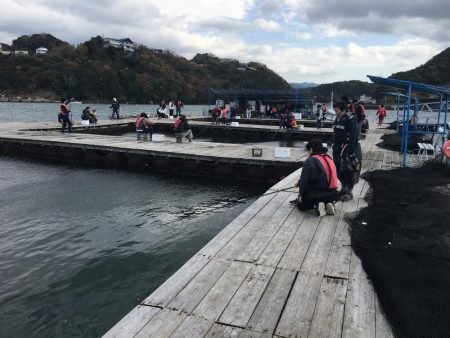 イサギ2匹（29㎝）、マダイ（26㎝）