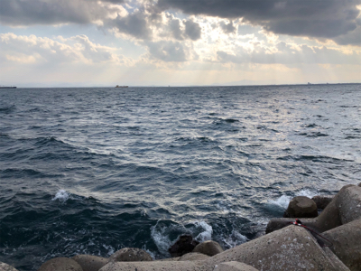 強風の中のショアジギング！