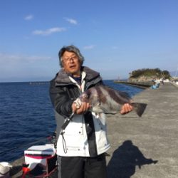 寝ぼけ顔で頭ボサボサ!