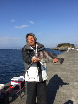 寝ぼけ顔で頭ボサボサ!