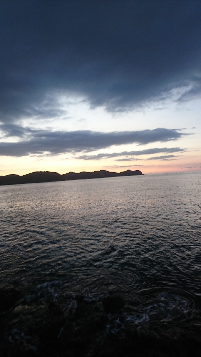 地磯でブリ狙い