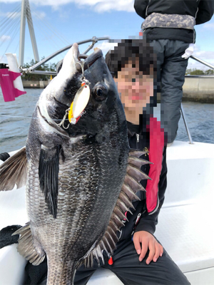 強風の中ボートシーバス&チニング