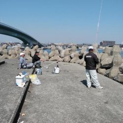 釣友が東二見に集まりました
