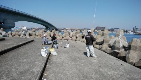 釣友が東二見に集まりました