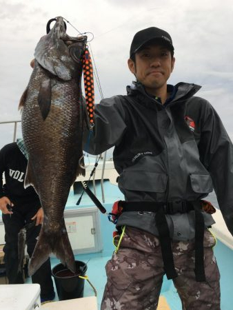 中深海　スロージギング釣り
