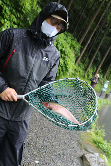 小菅トラウトガーデン 釣果