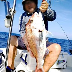 激渋の中、何とか良型マダイ!!