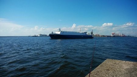 依然厳しい播磨新島のキス