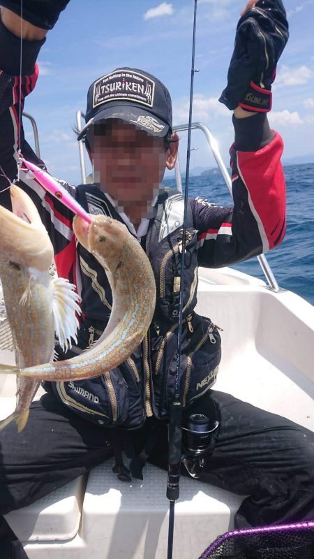 激渋の中、何とか良型マダイ!!