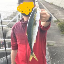 いつものパイセンとショアジギングへ。