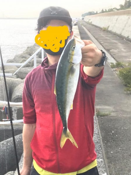 いつものパイセンとショアジギングへ。