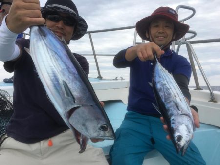 カツオにメーターオーバーシイラ連発　ルアー…