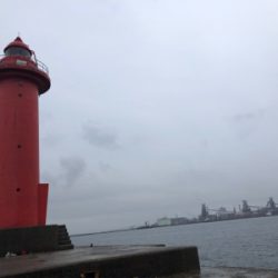 雨で足元が悪い中