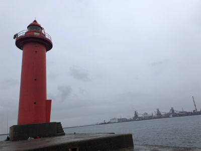 雨で足元が悪い中