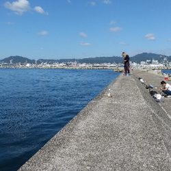 和田防新波止 メジロ62センチ