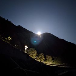 中秋の名月を見ながら