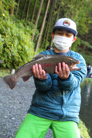 小菅トラウトガーデン 釣果