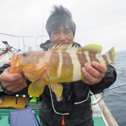 真祐丸 (しんゆうまる) 釣果