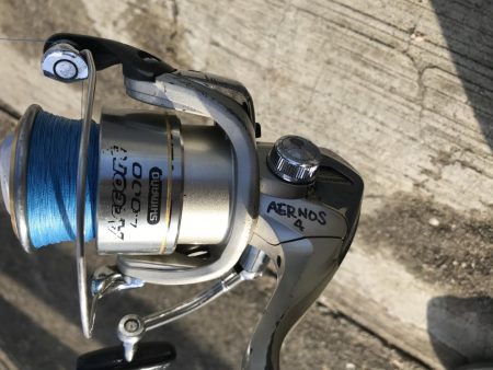 お昼のガラガラ神戸空港、ハマチ&大物ヒット