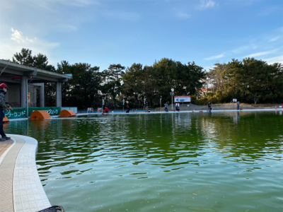 服部緑地　満員です。