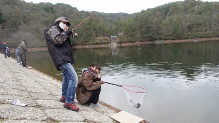 フィッシングレイクたかみや 釣果