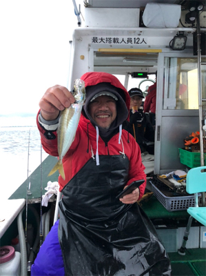 知り合いの船でアジ釣りに！