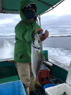 知り合いの船でアジ釣りに！