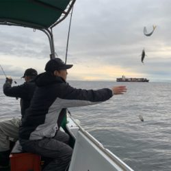 知り合いの船でアジ釣りに！