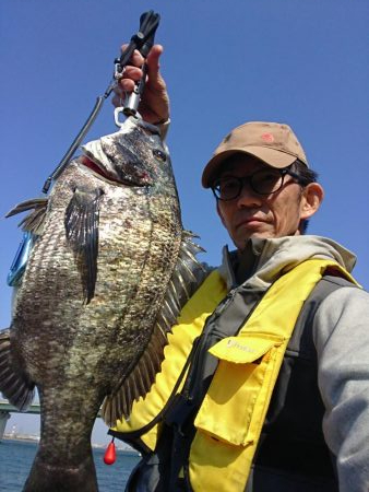 昼の河口でチヌ