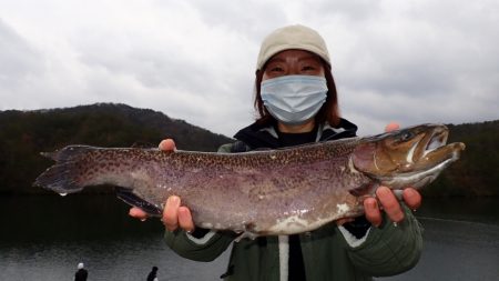 フィッシングレイクたかみや 釣果