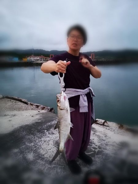 今日は嫁さんが釣りました