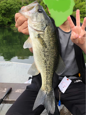 今シーズン最初の桜池