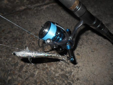 爆風の中で…。